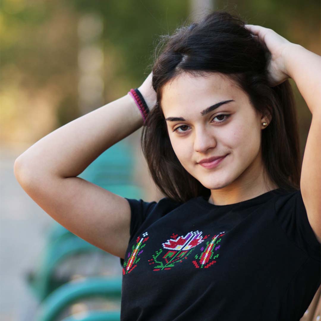 Дамска тениска с фолклорна бродерия "Самоков"